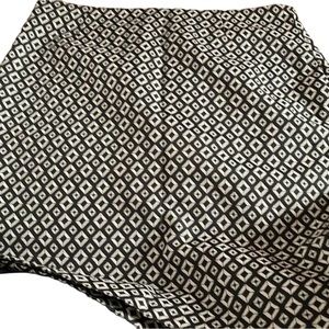 Worthington pencil skirt in EUC size 4. 22” long 13” waist 18” hip